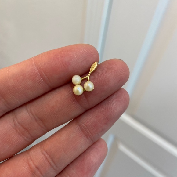 Antique Small 3 Pearl 14k Gold Pendant - Picture 3 of 6